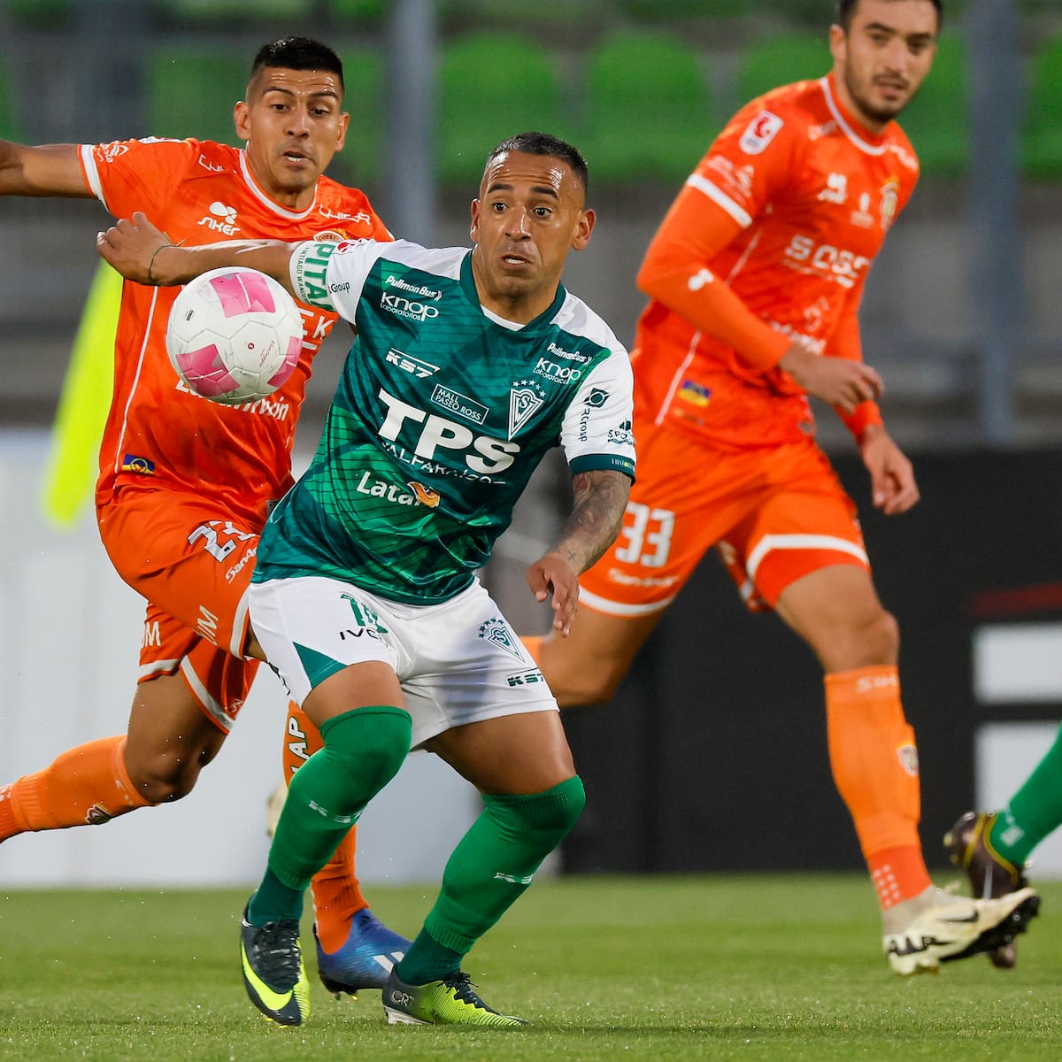 “Cobreloa tiene una historia enorme y Wanderers es el decano del fútbol chileno; no deberían estar en la B”