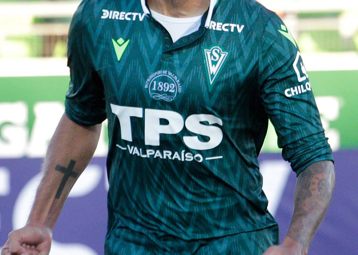 Futbol, Santiago Wanderers vs Palestino
Septima fecha, campeonato nacional 2020
El jugador de Santiago Wanderers, Enzo Gutierrez, celebra su gol contra Palestino durante el partido de primera division disputado en el estadio Elias Figueroa de Valparaiso, Chile.
10/03/2020
Sebastian Cisternas/Photosport
Football, Santiago Wanderers vs Palestino
Seventh date, National Championship 2020
Santiago Wanderers player, Enzo Gutierrez, celebrate scoring against Palestino during the first division match held at the Elias Figueroa stadium in Valparaiso, Chile.
10/03/2020
Sebastian Cisternas/Photosport
