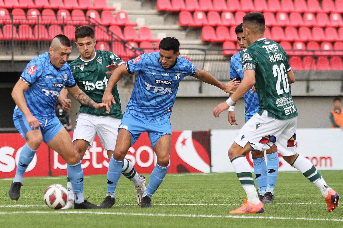 El encuentro no fue autorizado por la Delegación Presidencial de Quillota; sin embargo, el Decano hizo caso omiso y realizó el partido de todas formas. Foto: Photosport