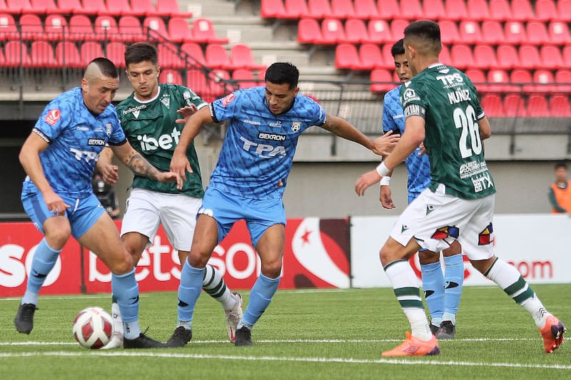 El encuentro no fue autorizado por la Delegación Presidencial de Quillota; sin embargo, el Decano hizo caso omiso y realizó el partido de todas formas. Foto: Photosport