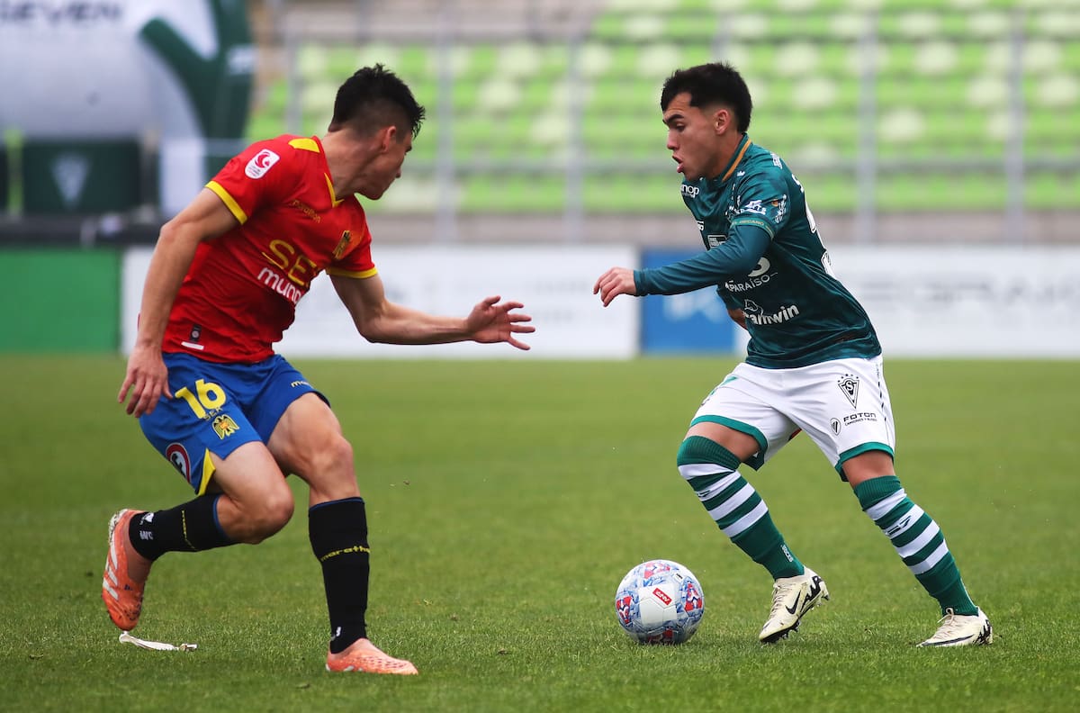 Santiago Wanderers rescató un empate agónico ante Unión Española y sigue en la cima de la Primera B