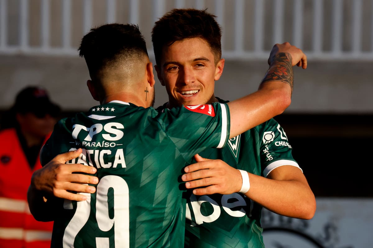 El jugador de Santiago Wanderers Joaquín Zeballos, celebra su gol contra Union San Felipe
