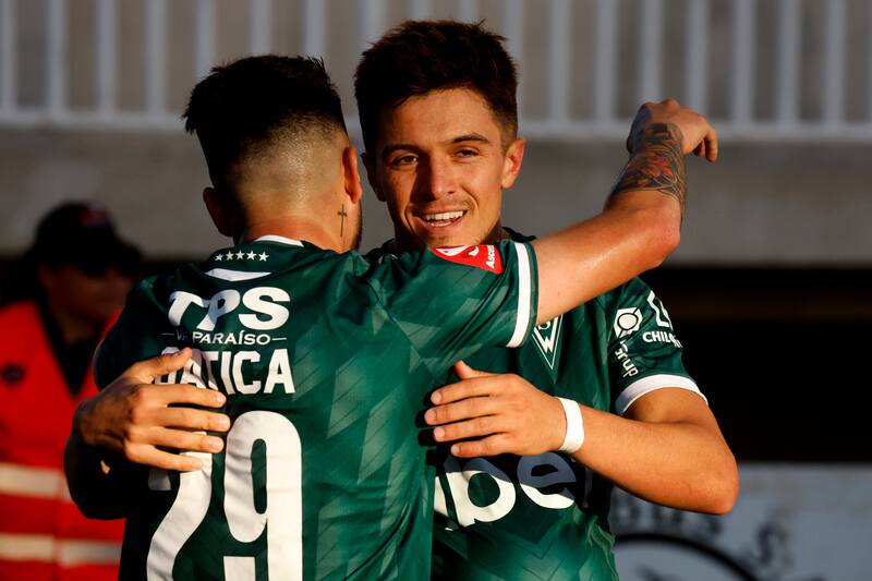 El jugador de Santiago Wanderers Joaquín Zeballos, celebra su gol contra Union San Felipe