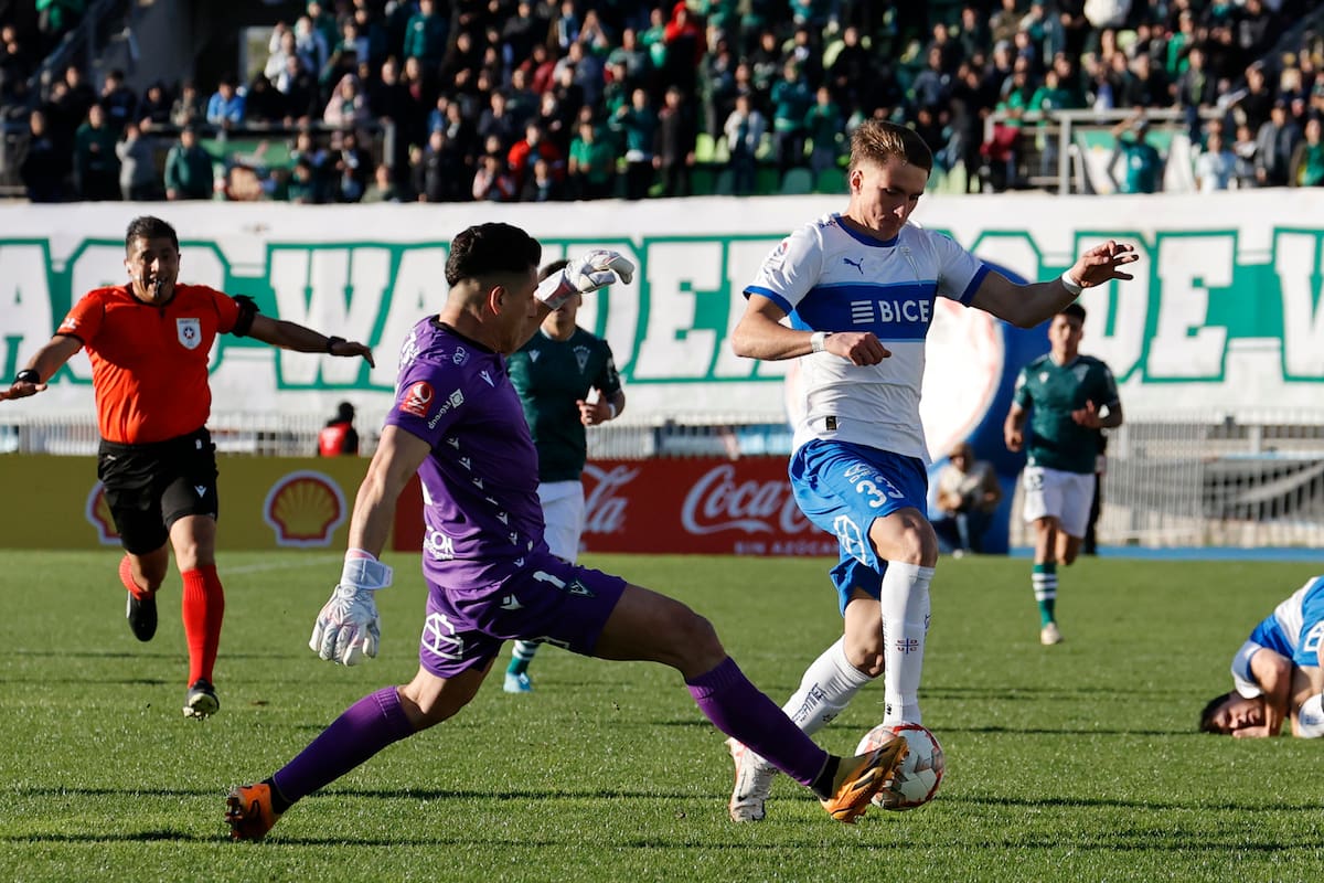 Milan Tudor en su debut profesional por la UC. Foto: Agencia Aton.