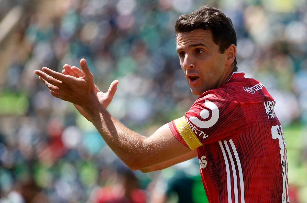 Walter Montillo le dio con todo a Ronald Fuentes por su regreso a la U