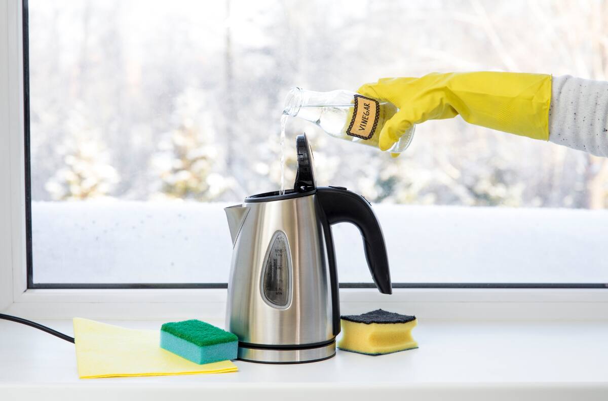Este truco te ayudará a quitar el sarro de tu hervidor en solo dos pasos: Necesitas 3 ingredientes que tienes en tu hogar