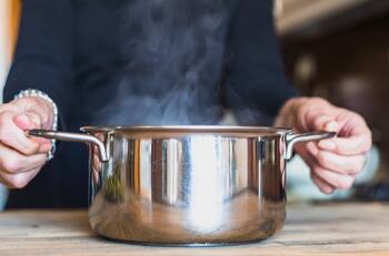 No es bicarbonato: Conoce cómo eliminar el sarro de las ollas con este sencillo truco