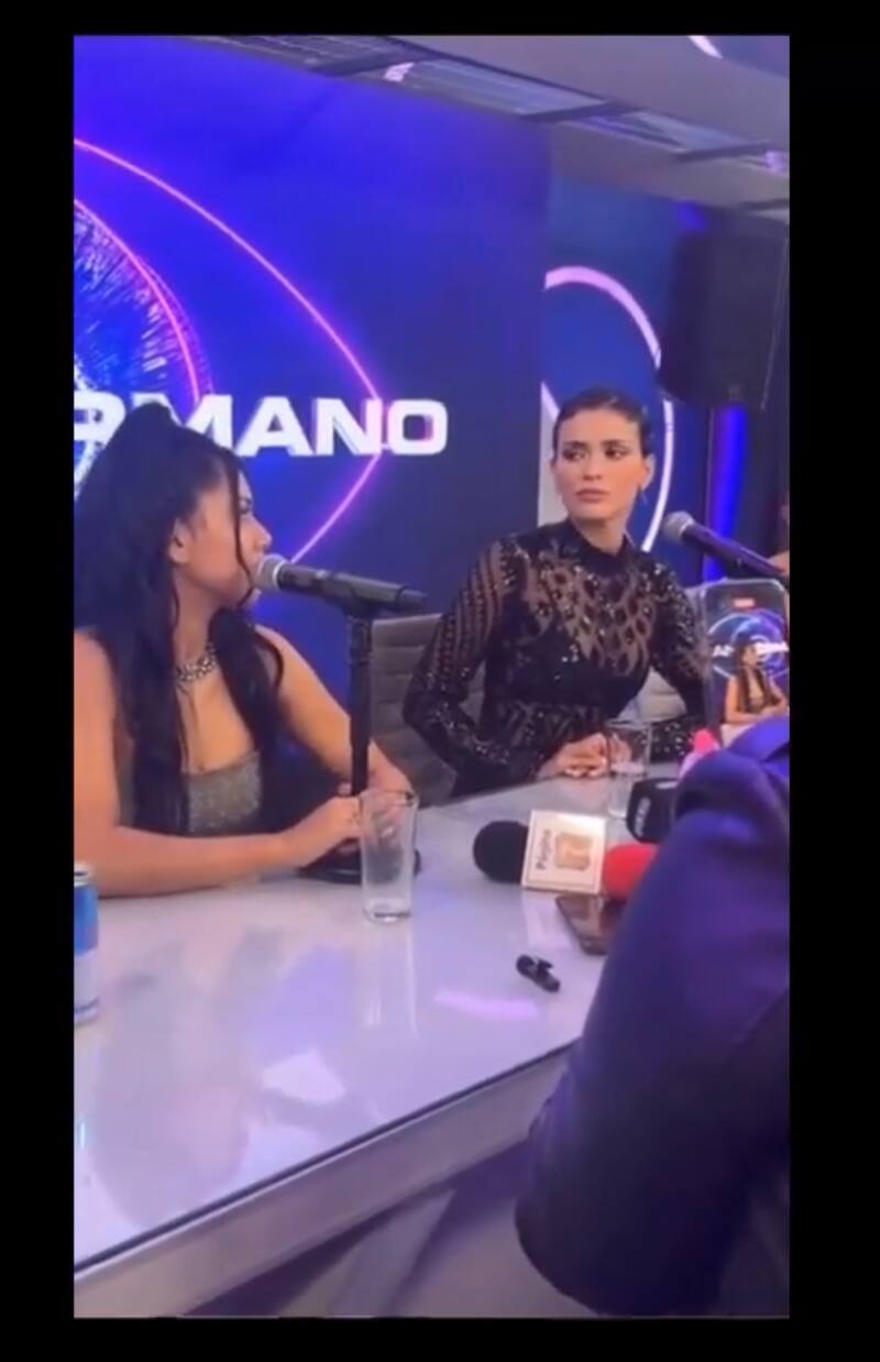 Scarlette Gálvez mostró gran incomodidad ante la pregunta que le realizaron. Por lo mismo, Constanza Capelli le brindó apoyo durante la conferencia de prensa.