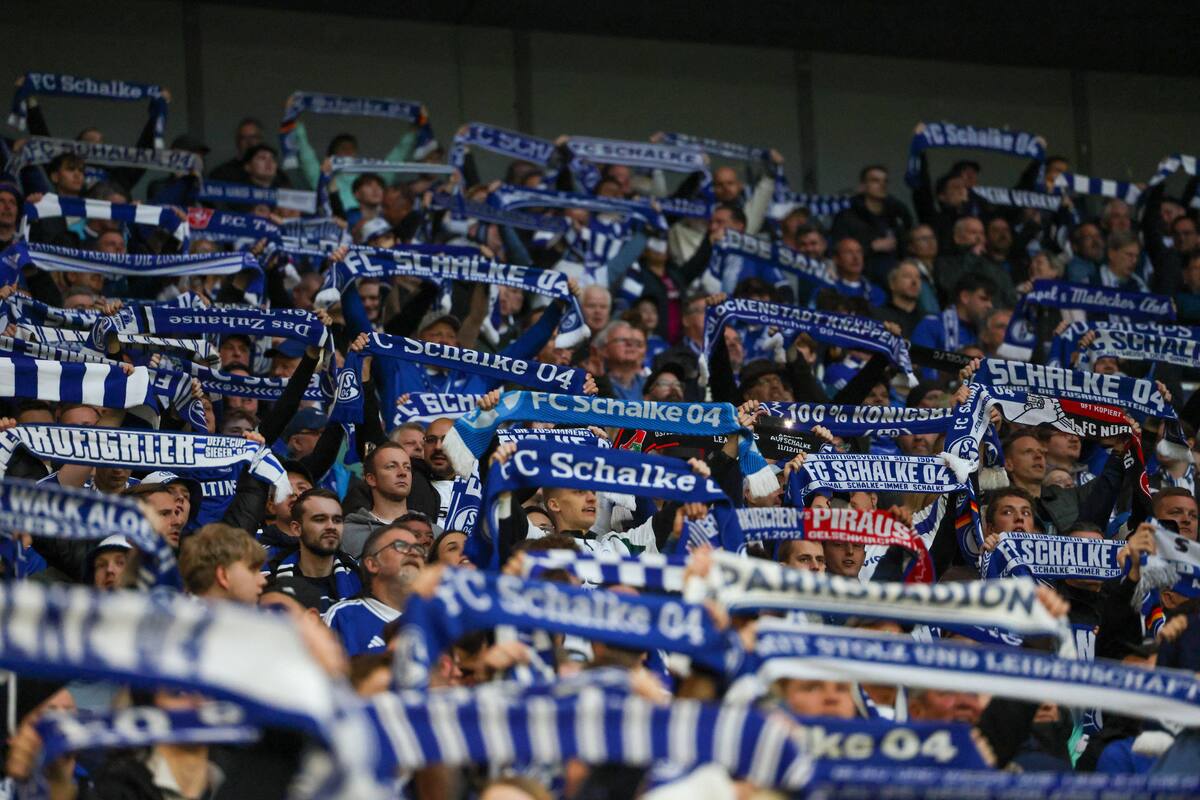 repletó su estadio en la Segunda División alemana. Foto: @s04.