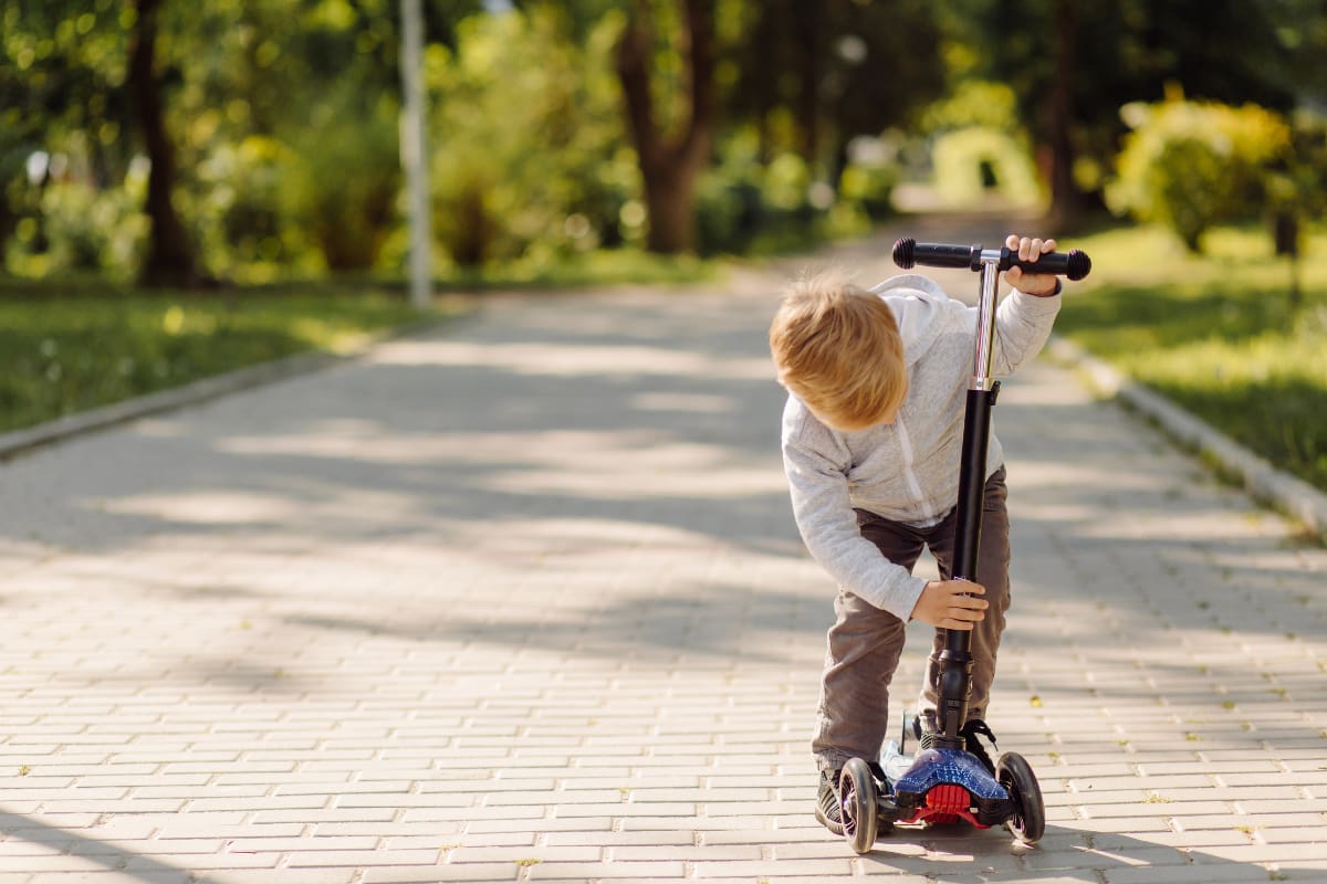 Con los cuidados correctos, un scooter puede ser el regalo perfecto para un niño.