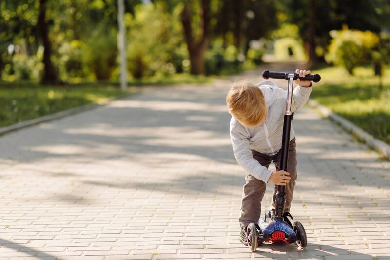 Con los cuidados correctos, un scooter puede ser el regalo perfecto para un niño.