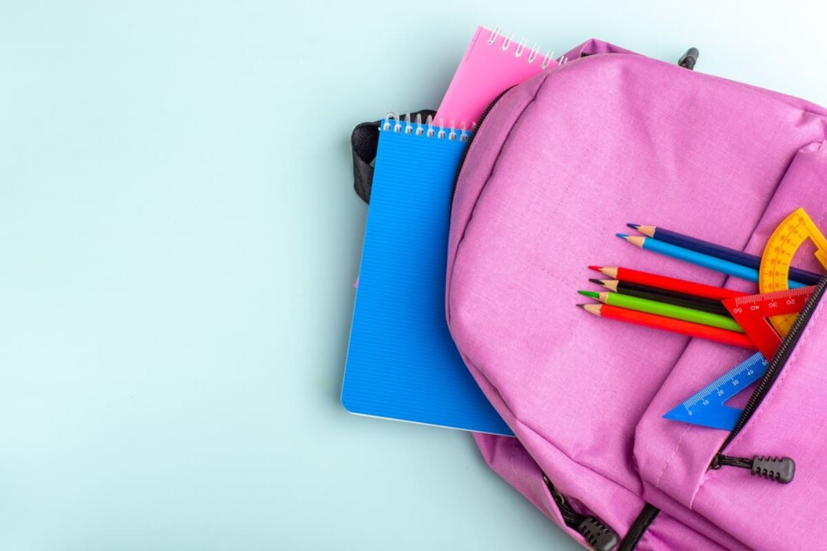ofrece un 30% de descuento en mochilas.
