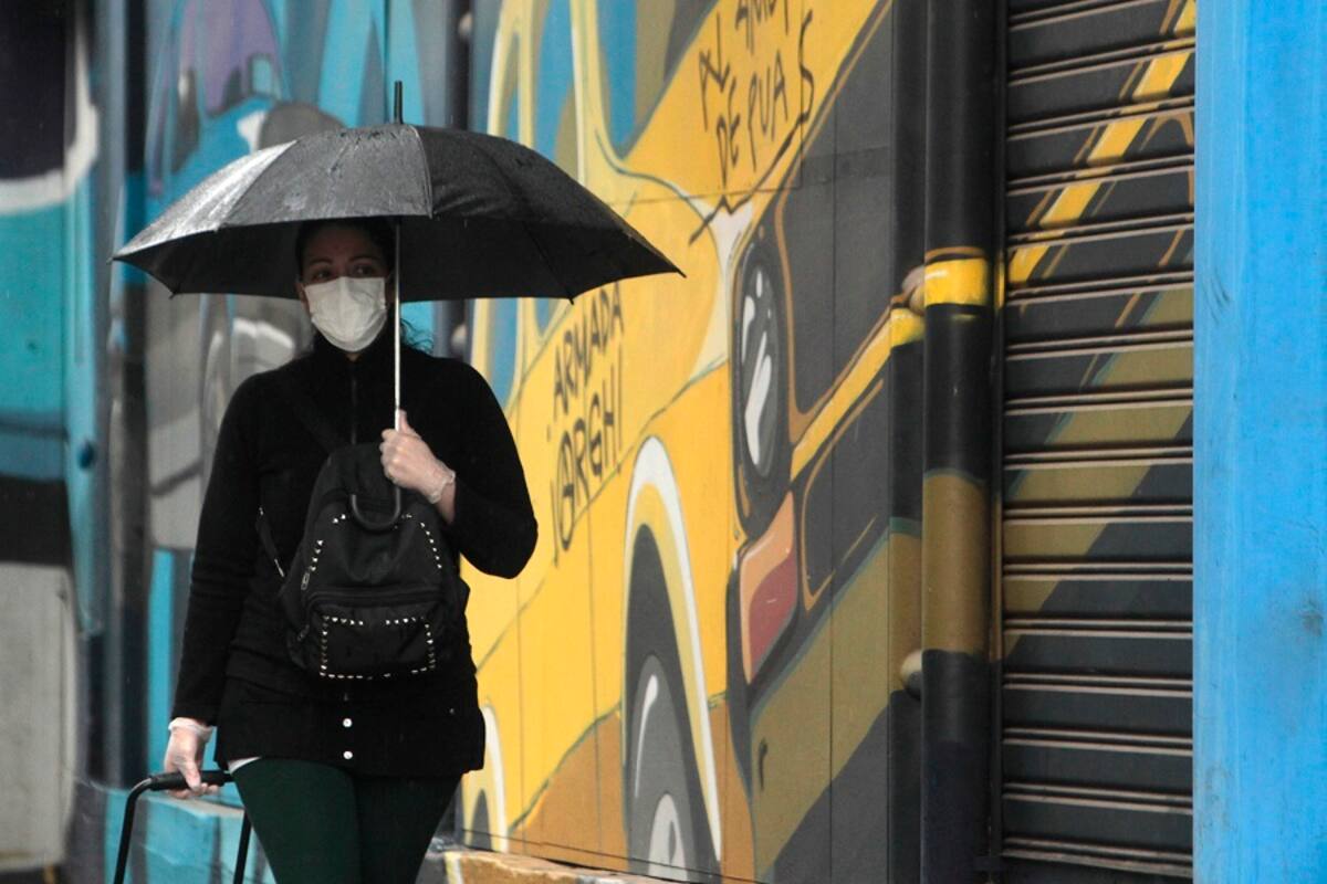 Santiago, 12 de abril 2020
Capitalinos reciben la primera lluvia del 2020.
Jonnathan Oyarzun/Aton Chile