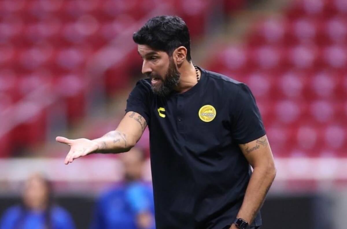 Podría dirigir a dos chilenos: Sebastián Loco Abreu fue presentado como nuevo DT en México