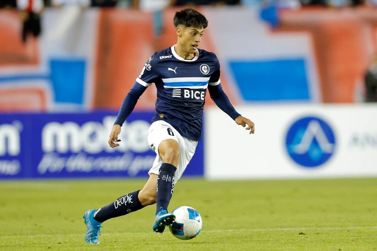 Sebastián Arancibia está descartado para el Clásico Universitario de Universidad Católica. Foto: Agencia Aton.