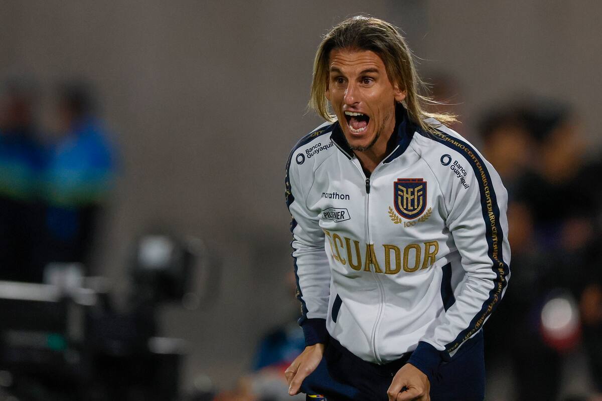 El entrenador argentino está en el ojo del huracán por un jugador juvenil convocado a la Selección de Ecuador.