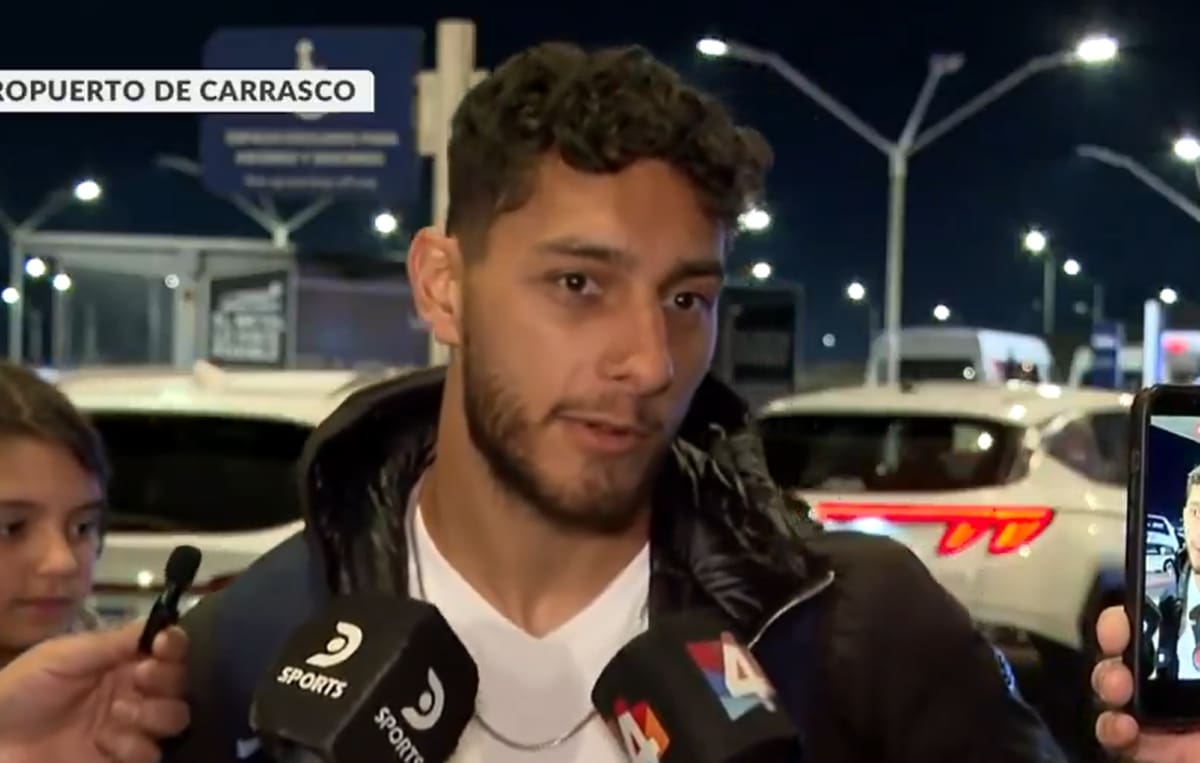 El jugador charrúa habló ante los medios de su país.