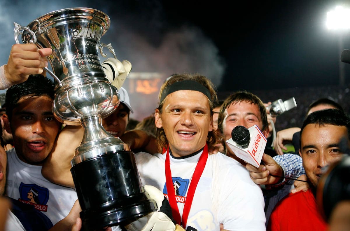 “Tenía todo arreglado para ir al Valladolid en España, pero me llama Claudio Borghi y me convence de firmar en Colo-Colo”