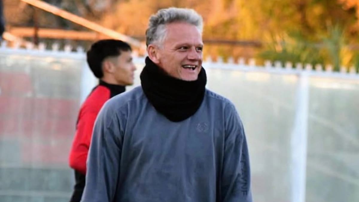 Brilló en Colo-Colo, ahora es DT y se dedica a la ganadería: “Me gusta, pero no me llena; no tiene la adrenalina del fútbol”