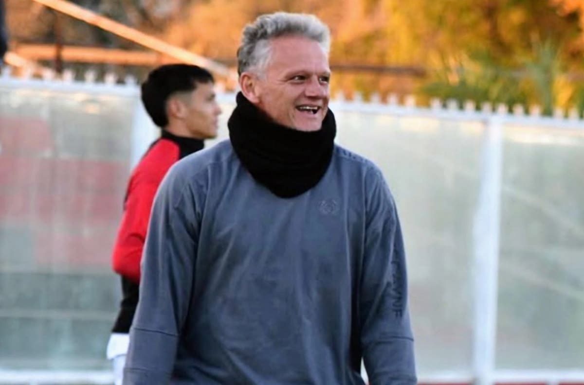 Brilló en Colo-Colo, ahora es DT y se dedica a la ganadería: “Me gusta, pero no me llena; no tiene la adrenalina del fútbol”