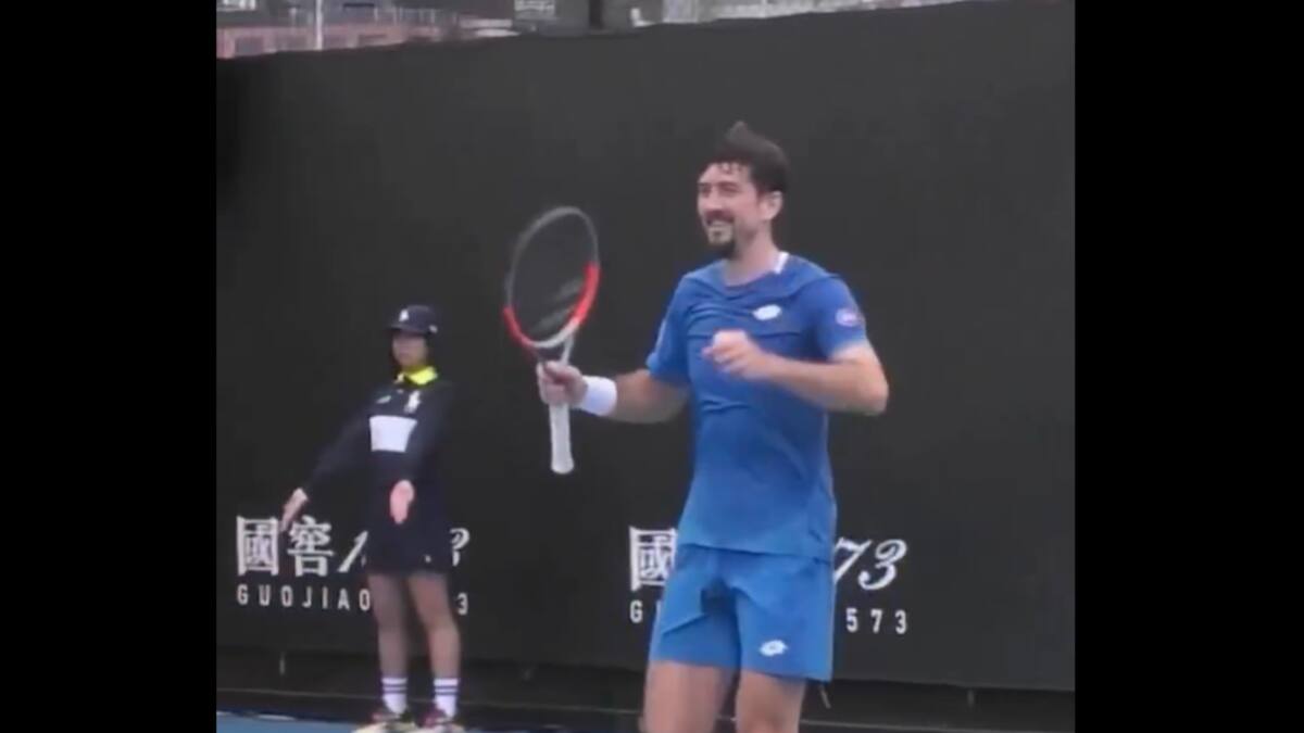 VIDEO | El Australian Open ofrece su primer viral: celebró un triunfo inexistente y terminó perdiendo