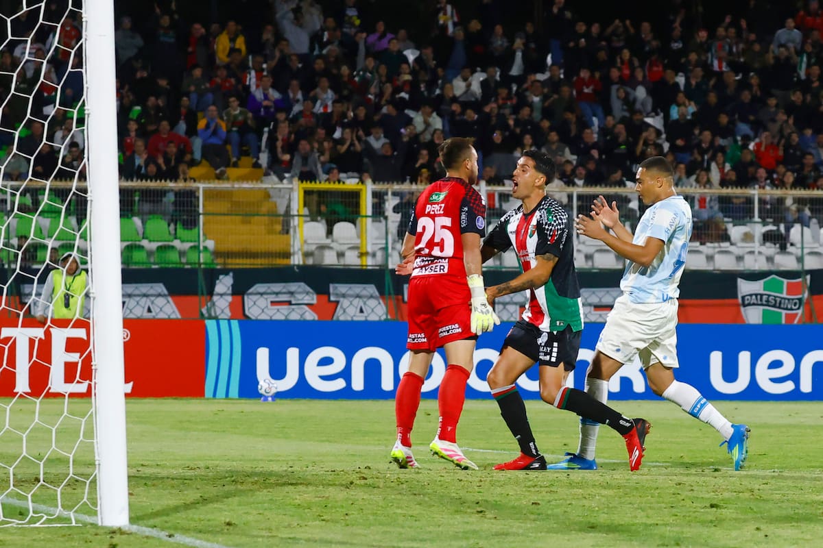 El portero ante Gremio. Foto: Agencia Aton