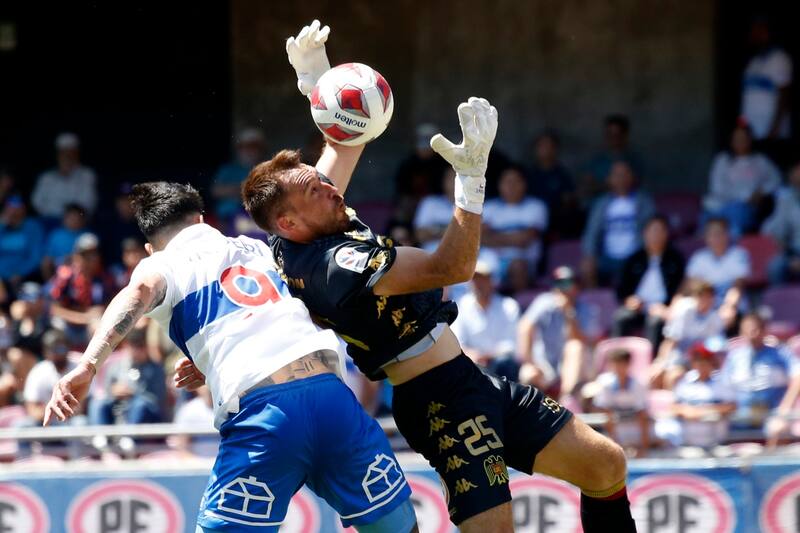 Zanahoria Pérez, jugando contra su ex equipo, Universidad Católica, en el Campeonato Nacional de Primera División 2023. Foto: Agencia Aton.