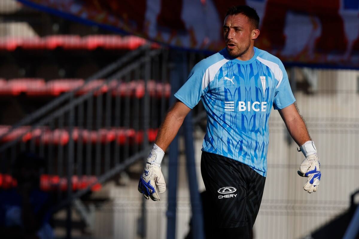 debe decidir si continúa en la UC o se va a otro club. Foto: Agencia Aton.