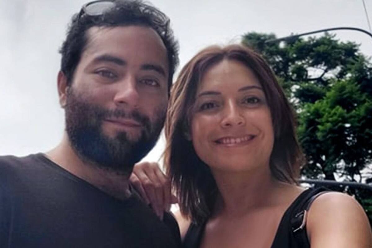 En compañía de su expareja Camila Polizzi.