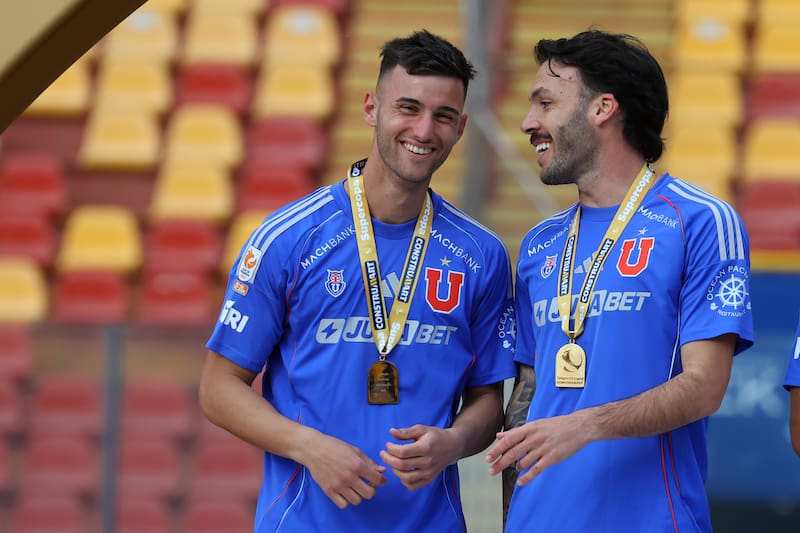 luego de ganar la Supercopa con Universidad de Chile. Foto: Agencia Aton.