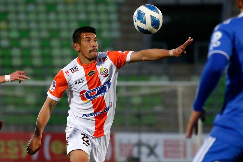 jugando por su último club ante de Los Lilas, Cobresal.