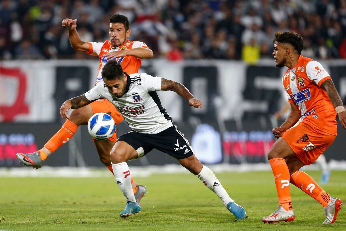 ante Colo Colo por el Campeonato Nacional.