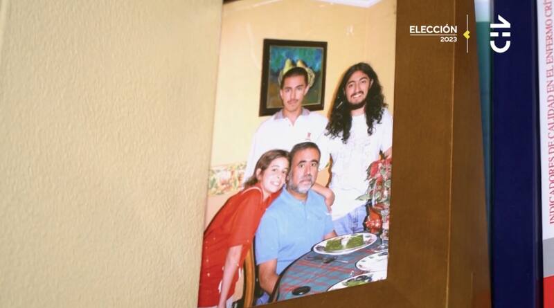 Un cuadro de su familia / CHV