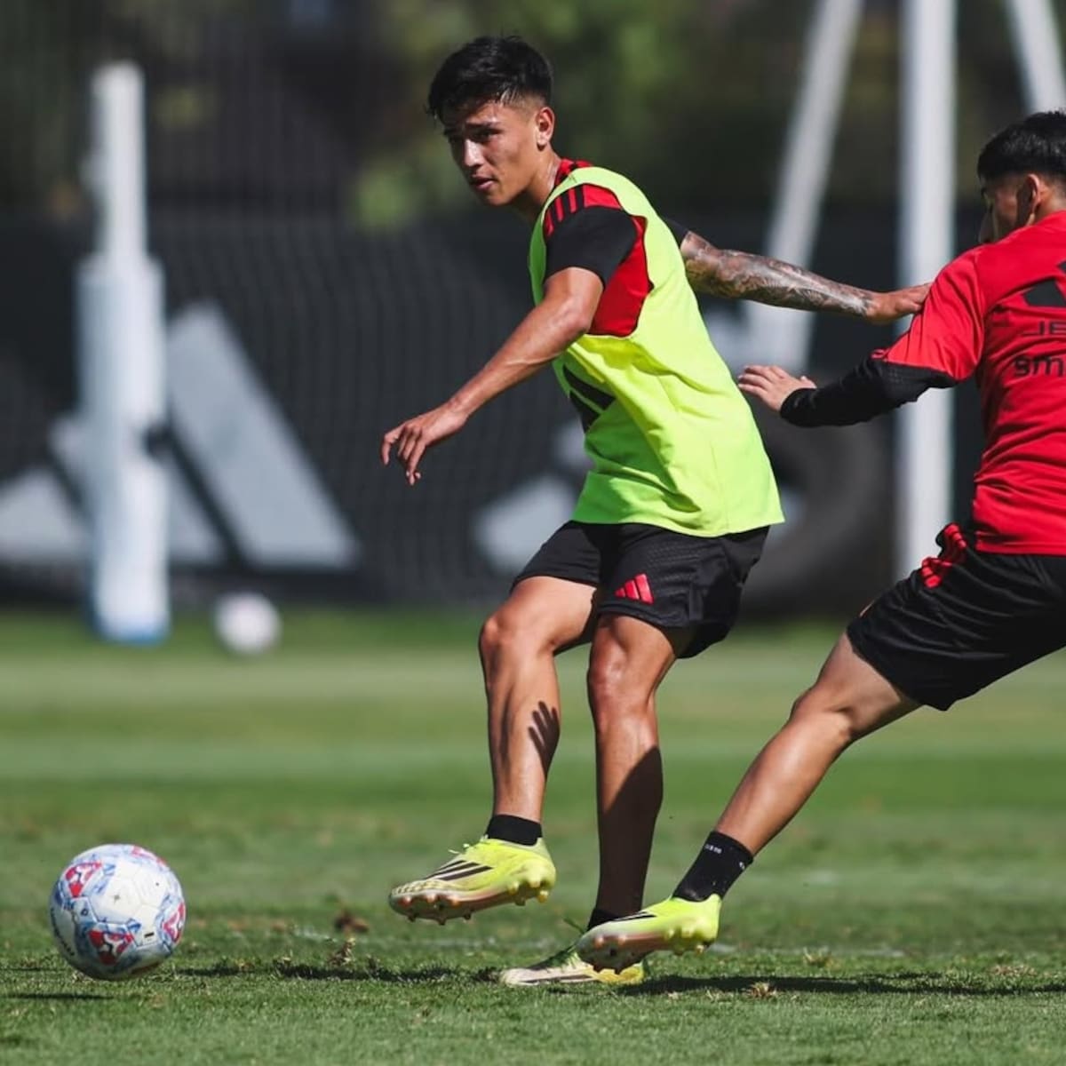 Sigue el “método Ortiz”: el nuevo juvenil que busca hacerse un puesto en el mediocampo de Colo Colo