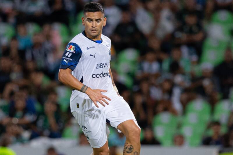 Sebastián Vegas no debió haber salido expulsado pese a lo violenta de la jugada ante el Mazatlán. (Foto: @Rayados)