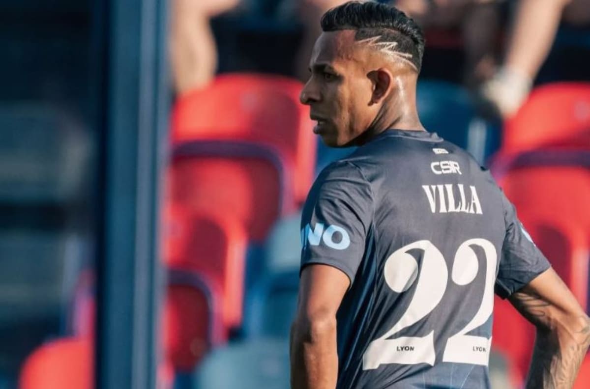 ¿Irán por Sebastián Villa? La millonaria cifra que acumuló Colo Colo en este mercado de fichajes