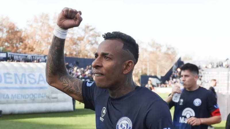 Apretaron el acelerador: confirman que Colo Colo envió suculenta oferta para quedarse con Sebastián Villa