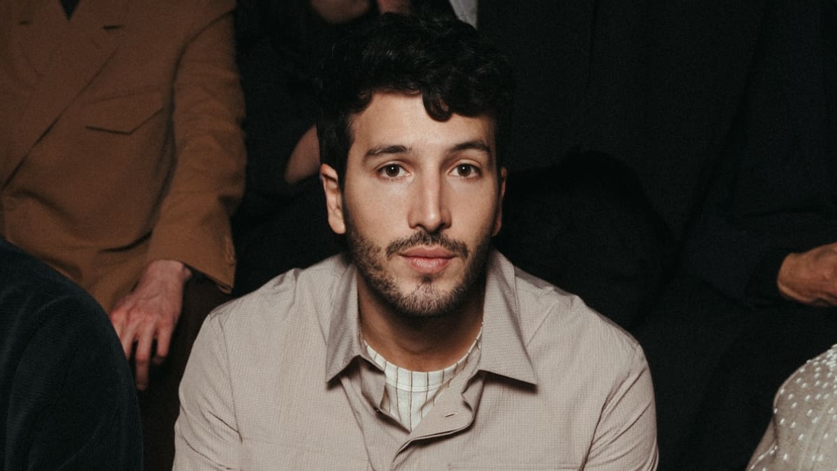 “Quiero darles un regalo”: Sebastián Yatra sorprende con nueva canción en el Festival de Viña y anuncia fecha de lanzamiento