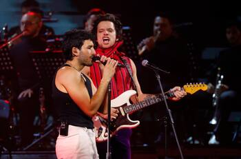 VIDEO | Lasso hace aparición sorpresa durante show de Sebastián Yatra en el Festival de Viña 2025... y casi se cae en el escenario