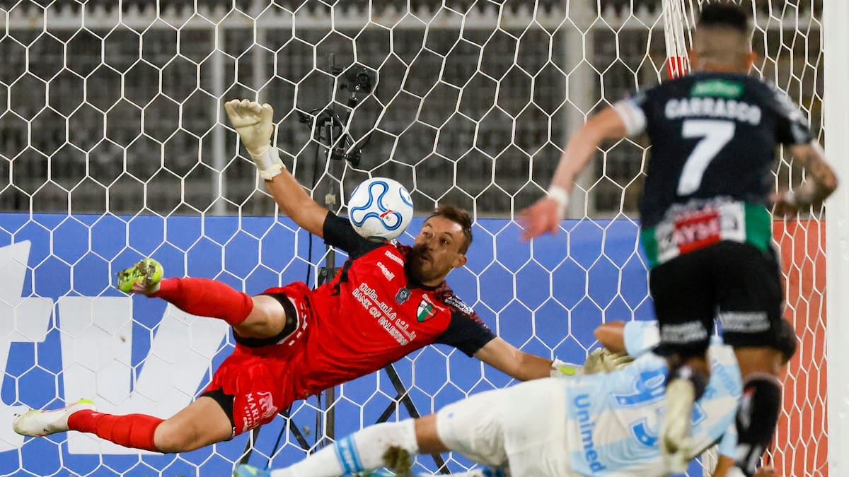 Zanahoria Pérez da la vuelta al mundo con su “triple tapada” en Copa Sudamericana