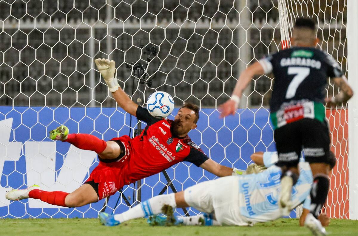 Zanahoria Pérez da la vuelta al mundo con su “triple tapada” en Copa Sudamericana