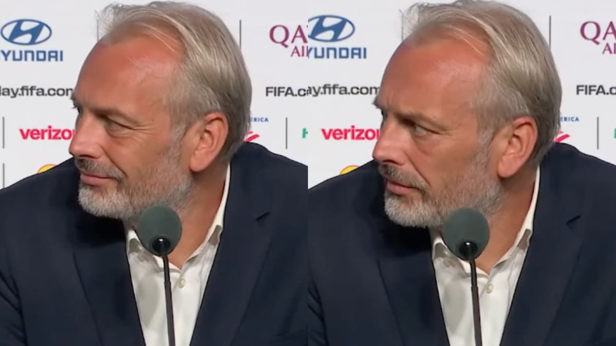 VIDEO | Conmoción en el Mundial: DT abandona conferencia tras enterarse de la muerte de su padre