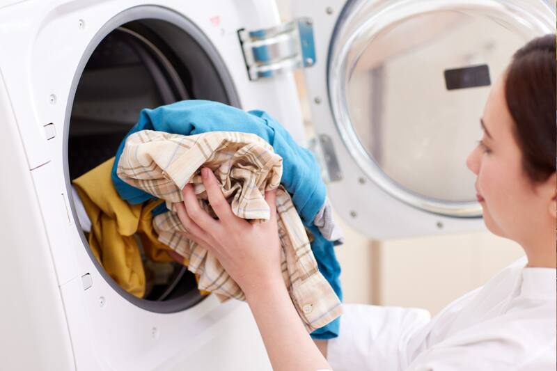 Revisa cuáles son las recomendaciones para que no se achique la ropa en el secarropa.