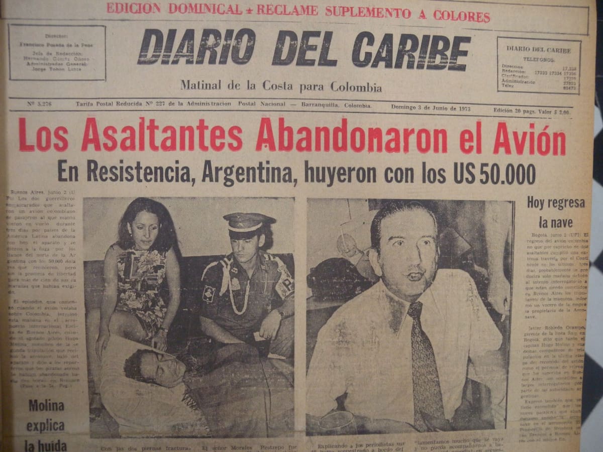 Así informaban los diarios de la época el secuestro del avión por parte de los futbolistas.