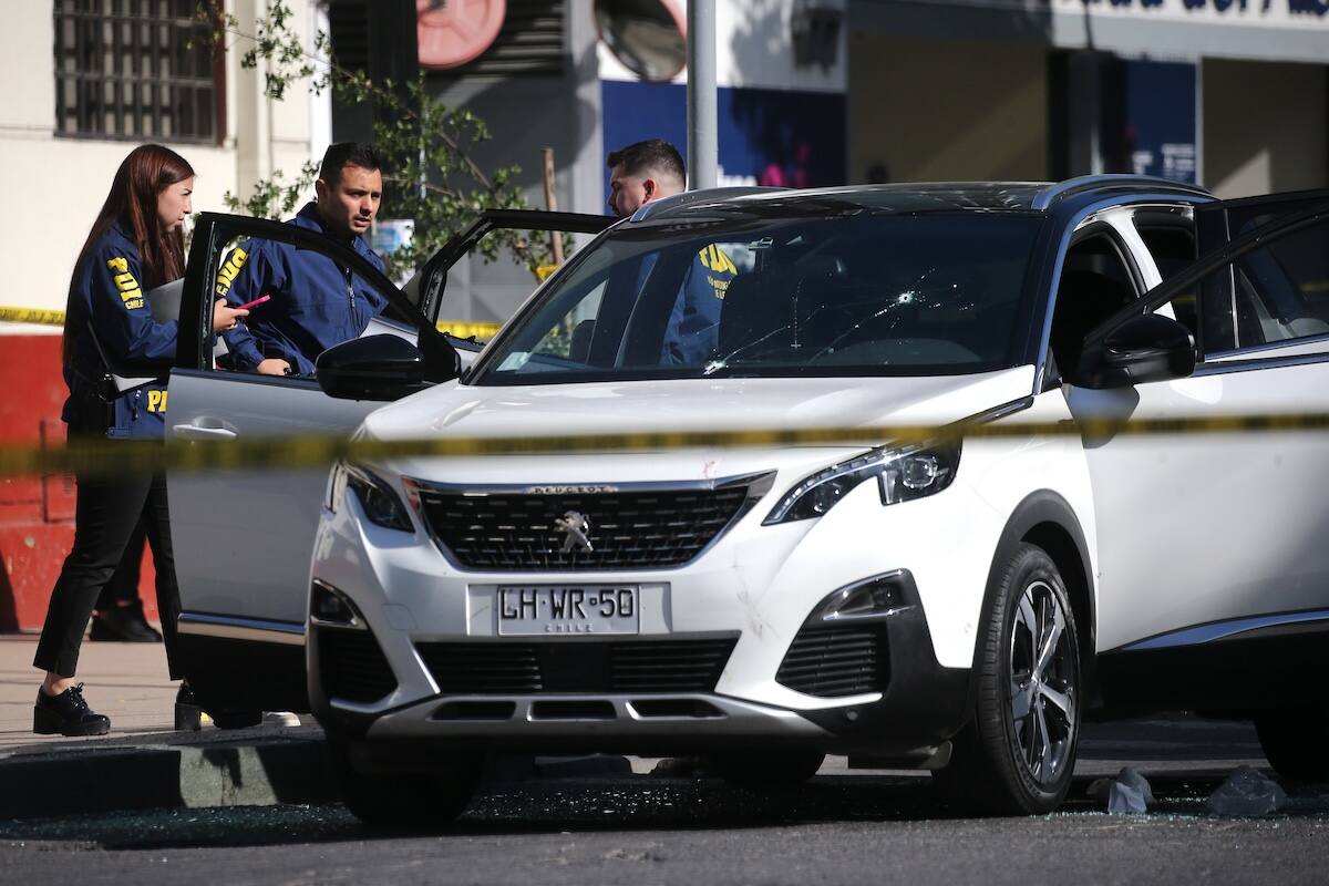 Un joven de 23 años fue capturado por una banda de 5 personas.