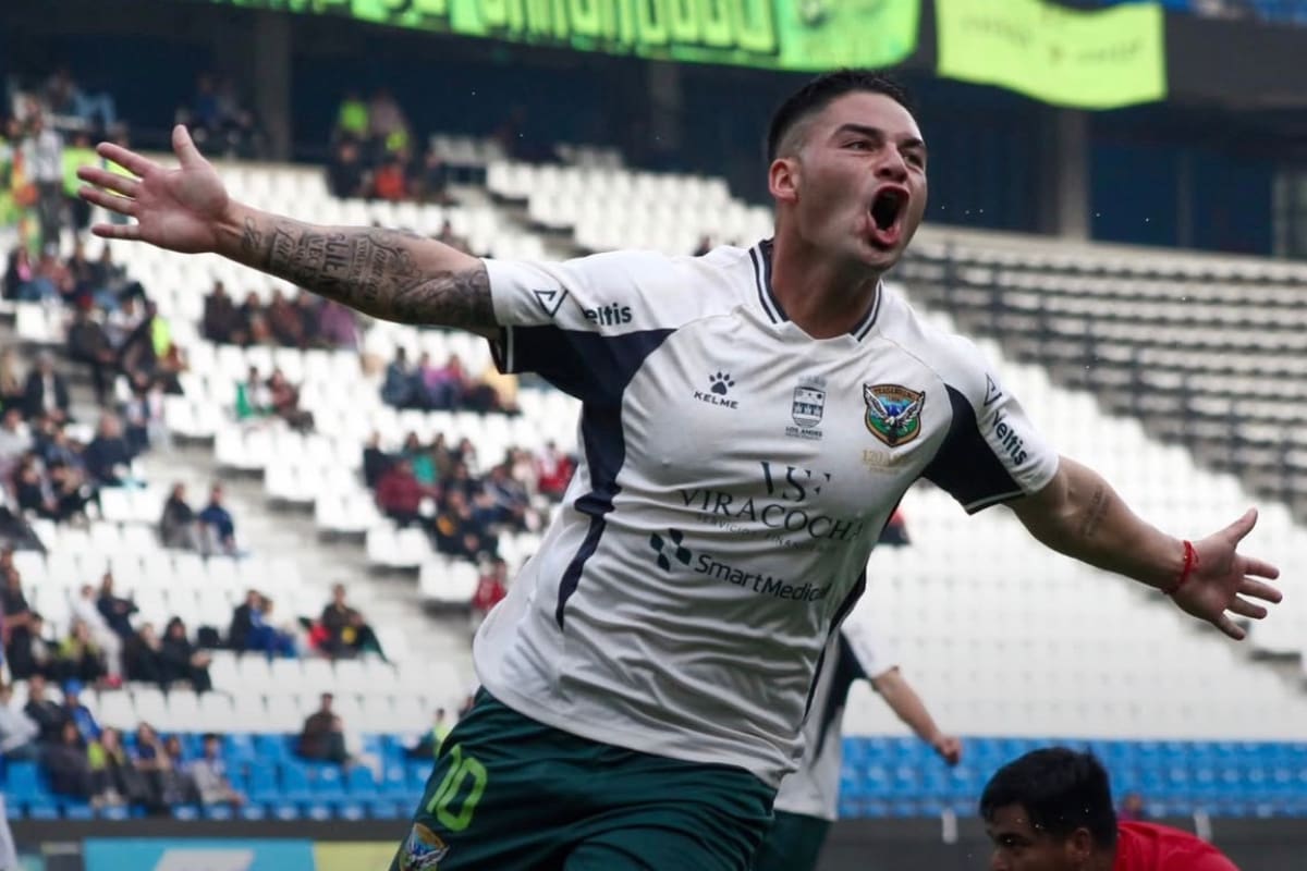 Javier Quiñones, con la camiseta de Trasandino. Foto: Instagram Trasandino.