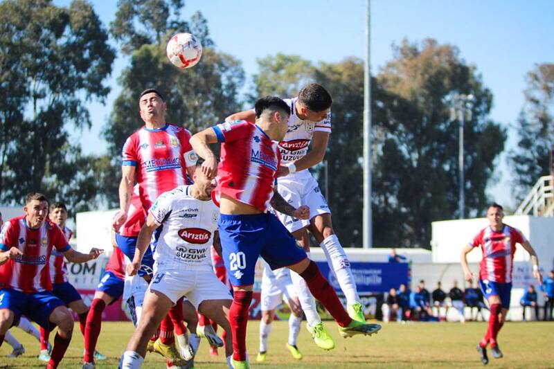 Deportes Melipilla sigue como líder de la tabla, pero ahora tiene a tres escoltas a dos puntos de distancia. Foto: Campeonato Chileno.