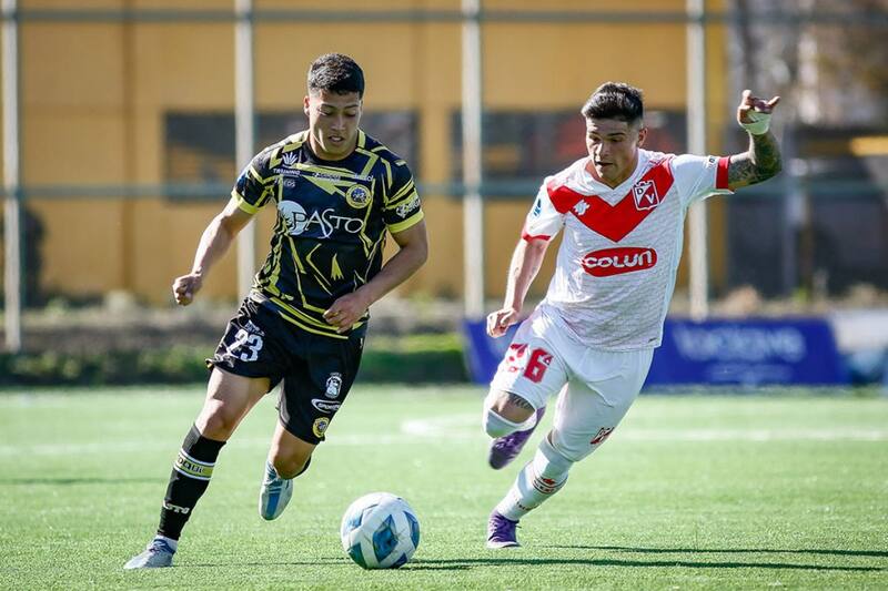 El partido entre Lautaro de Buin vs Deportes Valdivia, en que Gonzalo Medina recibió la amarilla que le acarreó sanción. Foto: Campeonato Chileno.