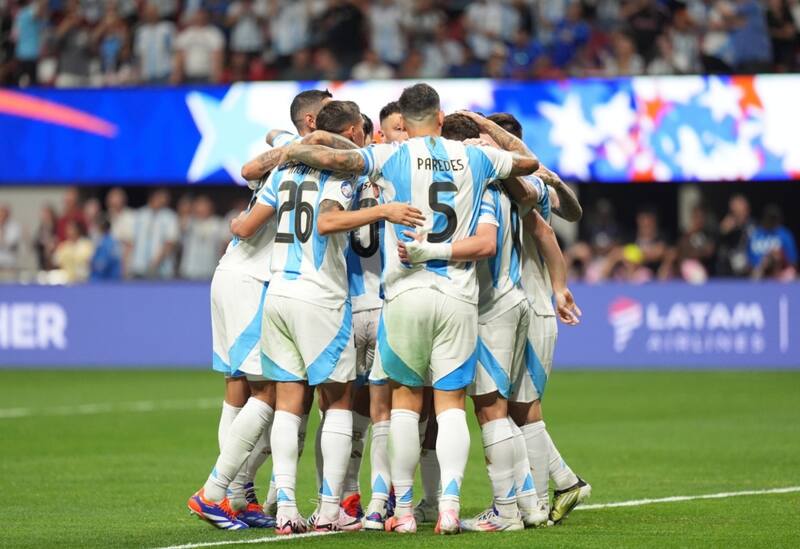 debutó con un sólido triunfo en Copa América. Foto: @Argentina.