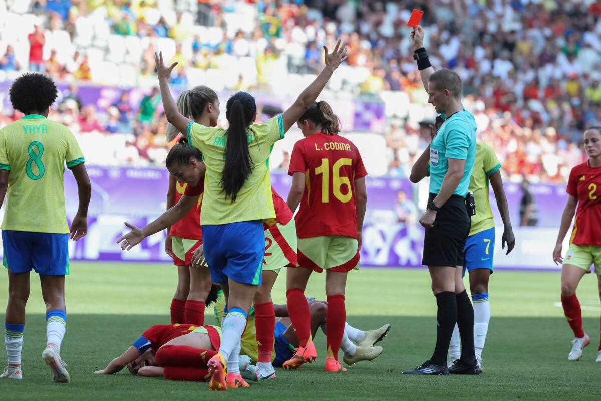 La histórica jugadora fue expulsada tras una dura falta en el encuentro ante España. EFE.
